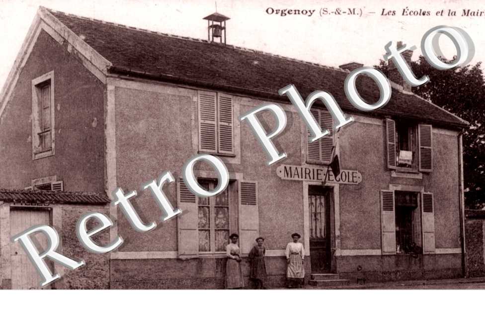 Orgenoy Les ecoles et la mairie