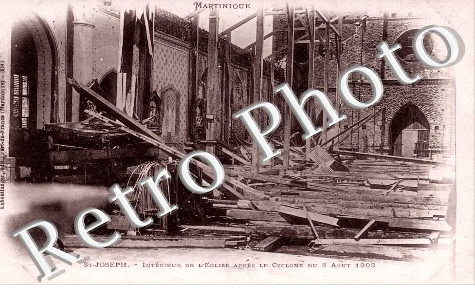 Interieur de l'eglise apres le cyclone du 8 aout 1903