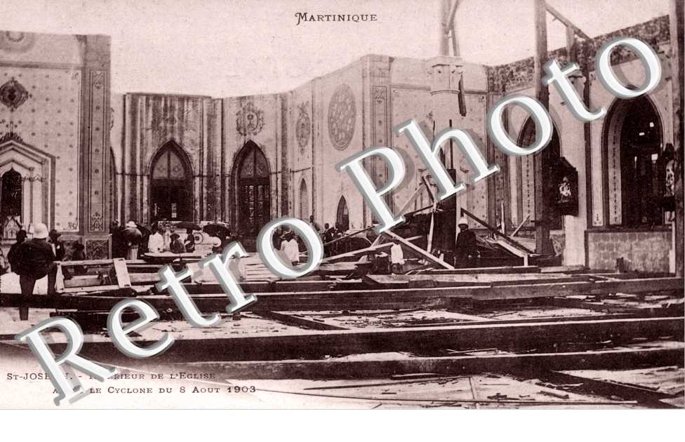 Interieu de l'eglise apres le cyclone du 8 aout 1903