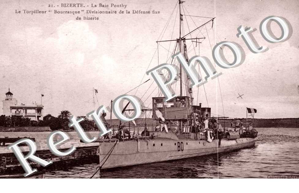 la Baie Ponthy, le Torpilleur "Bourasque" divisionnaire de la defense fixe de Bizerte