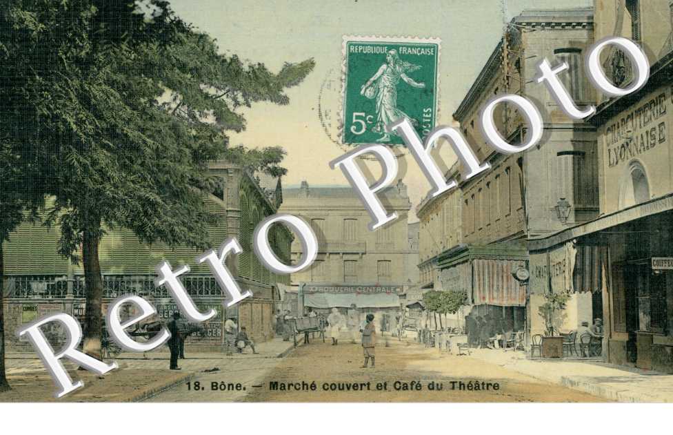 Marche Couvert et Cafe du Theatre