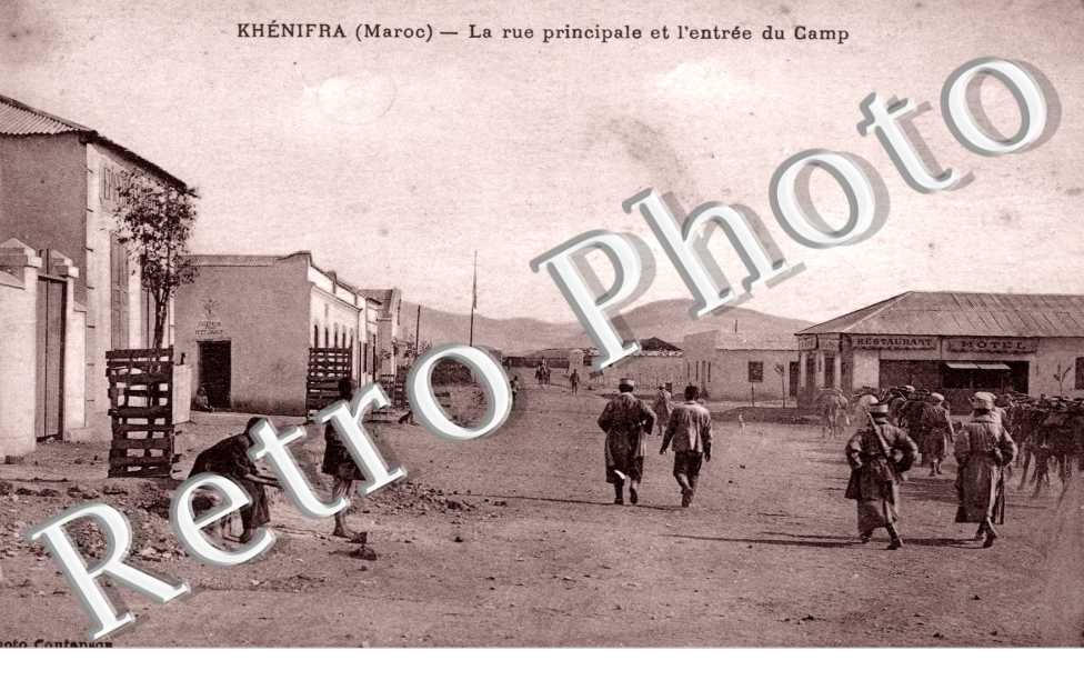 La rue principale  et entree du camp