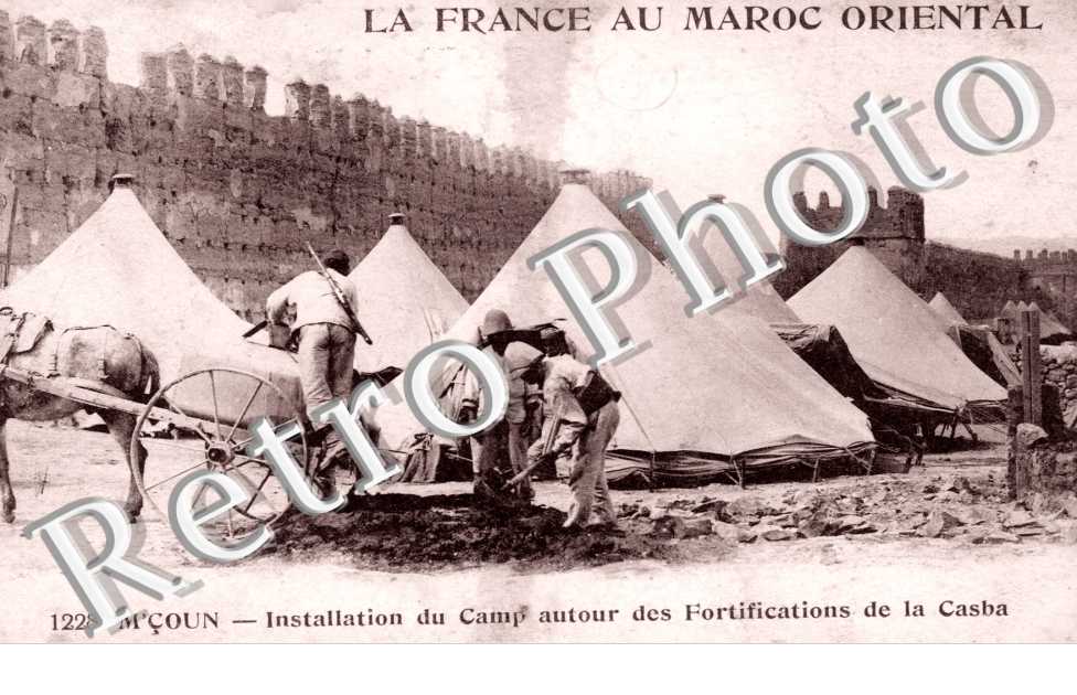 Installation du camp autour des fortifications de la Casba