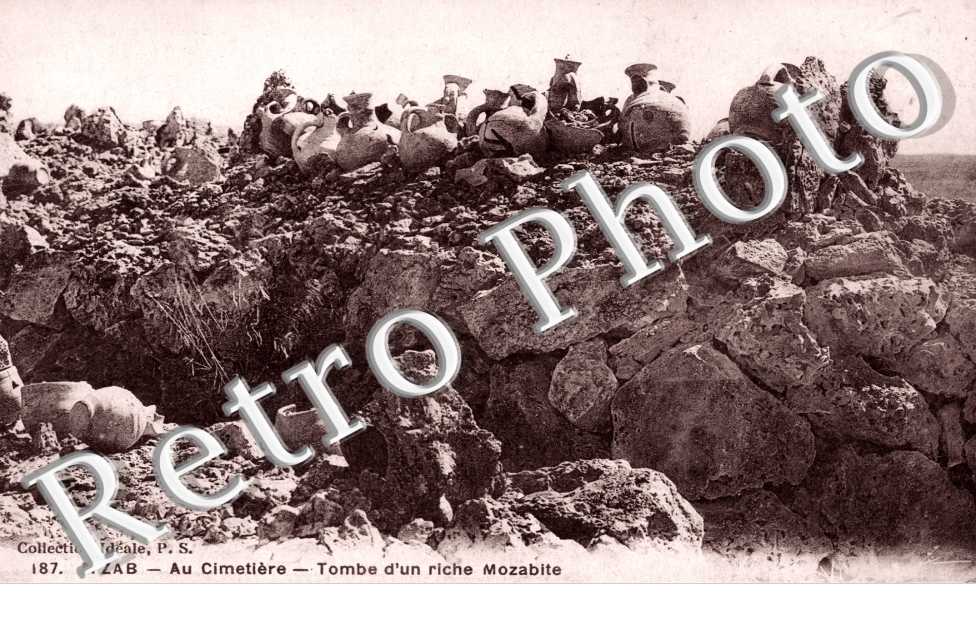 Au cimetiere - tombe d'un riche mozabite
