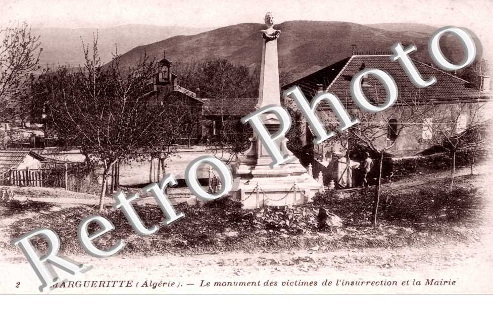 le Monument des Vicitimes de l'Insurrection et la Mairie
