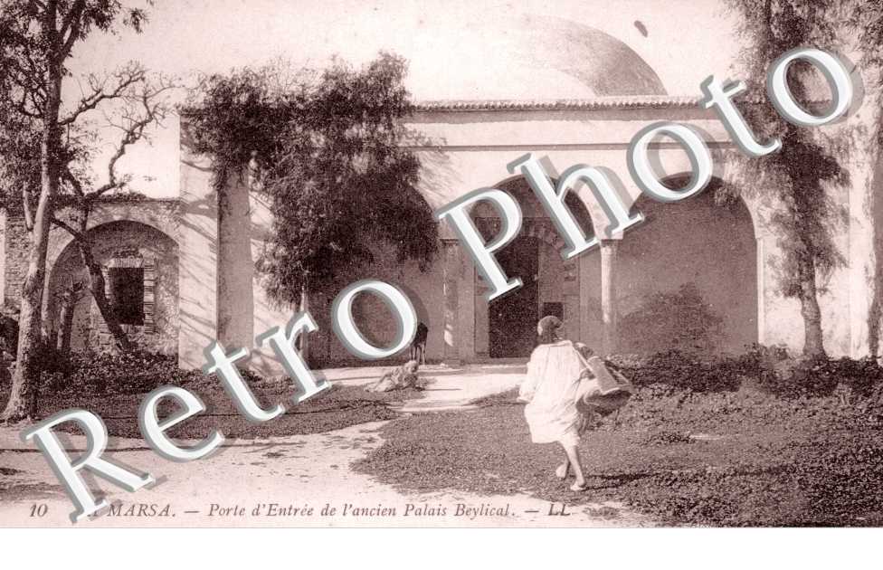 Porte d'entree de l'ancien palais Beylical
