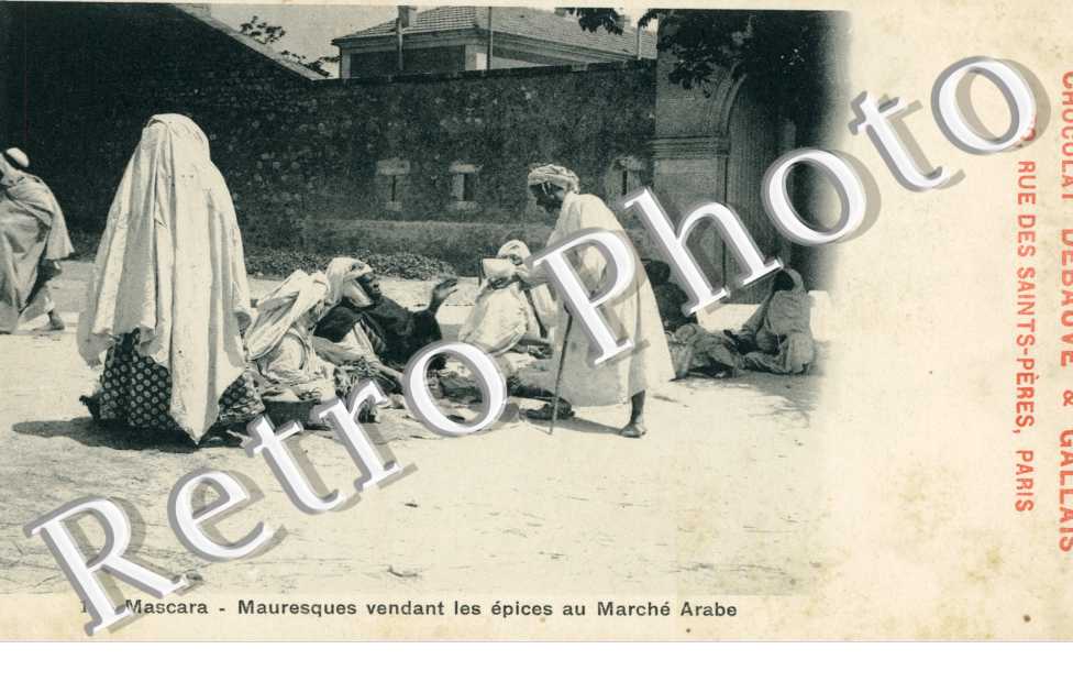 Mauresques vendant les epinces au Marche Arabe