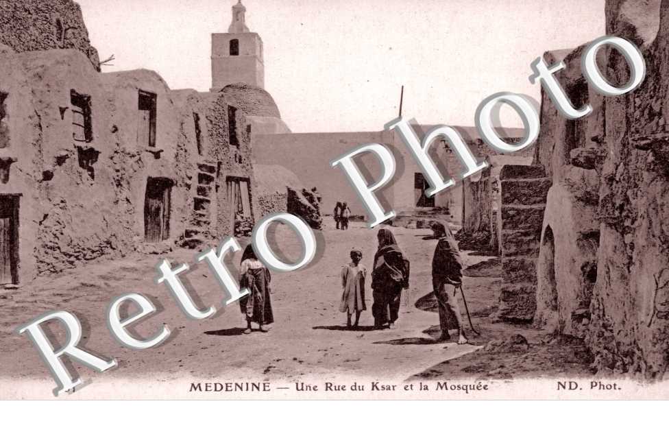 Une rue du Ksar et la mosquee