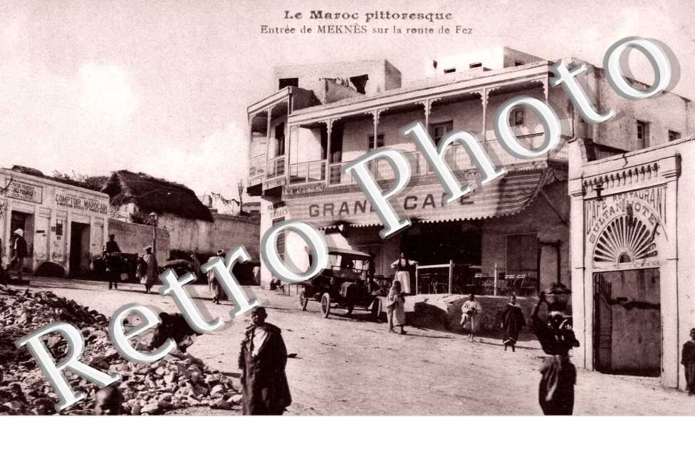Entree de Meknes sur la Route de Fes