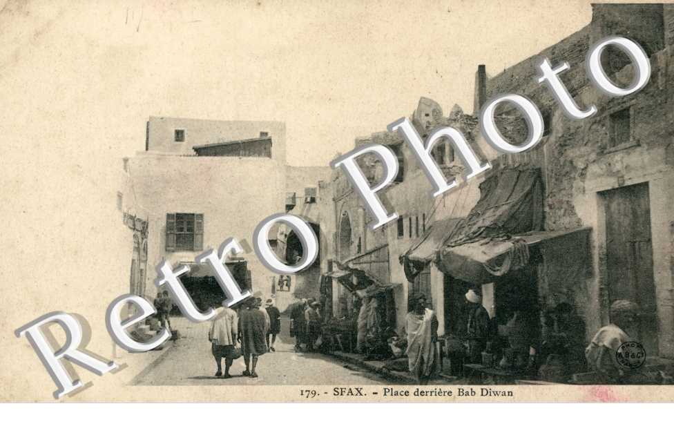 Place derriere Bab Diwan