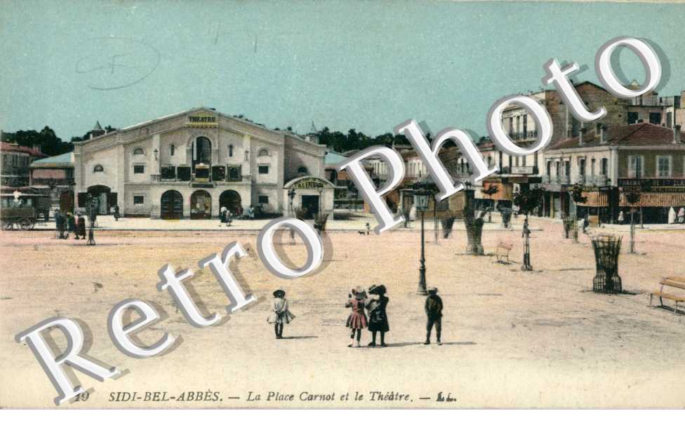 La Place Carnot et le Theatre