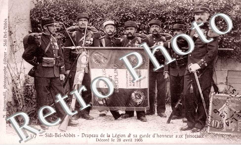 Drapeau de la Legion et sa garde d'honneur aux Faisceaux, Decore le 28 avril 1906