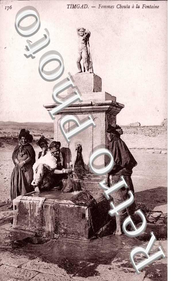 Femmes Chouia a la Fontaine