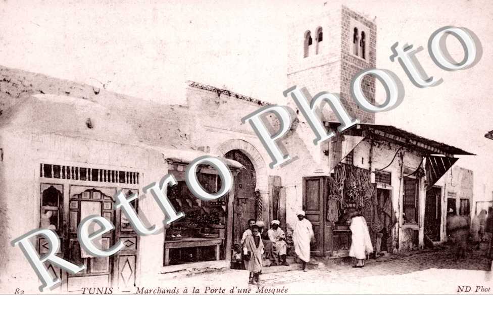 Marchands a la Porte d'une Mosquee