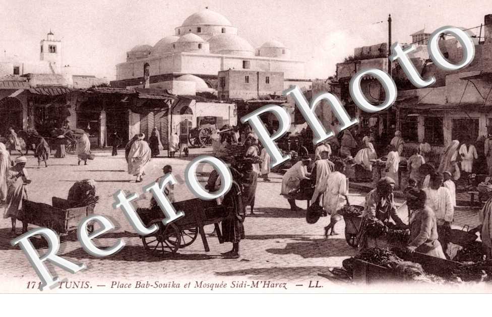 la Place Bab-Souika et la Mosquee M'Harez