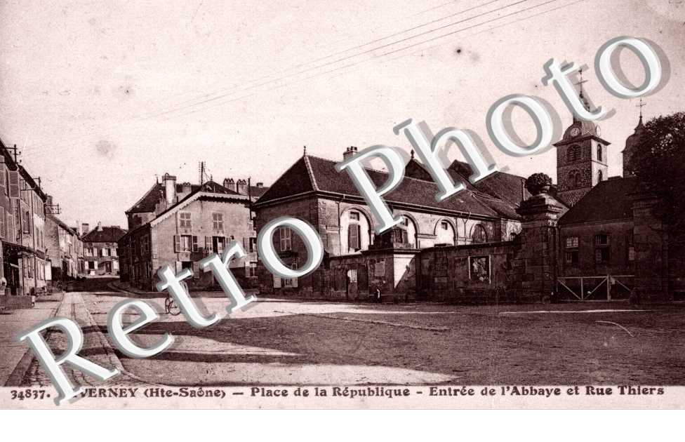Place de la Republique, entree de la Abbaye et Rue Thiers