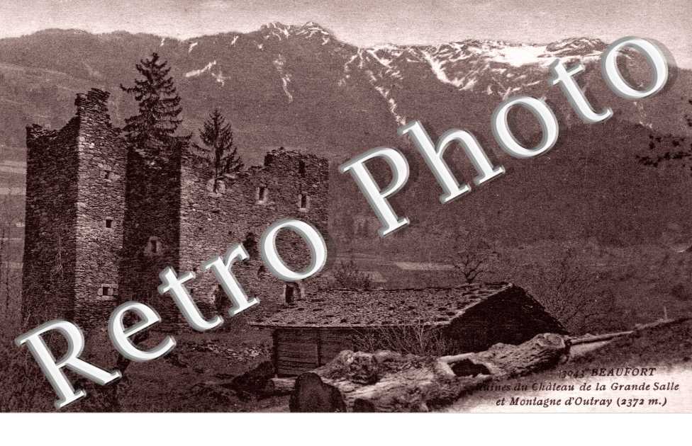Ruines du Chateau de la Grande Salle et montagne d'Outray