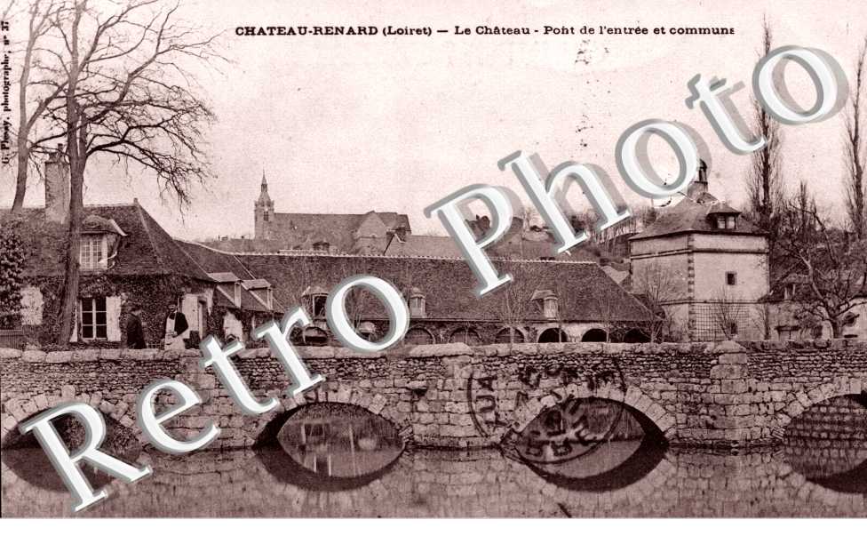 Le chateau - Pont de l'entree et communs