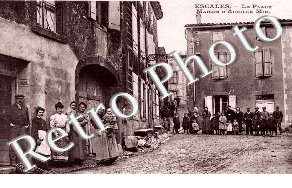 la place Maison d'Achille Mir