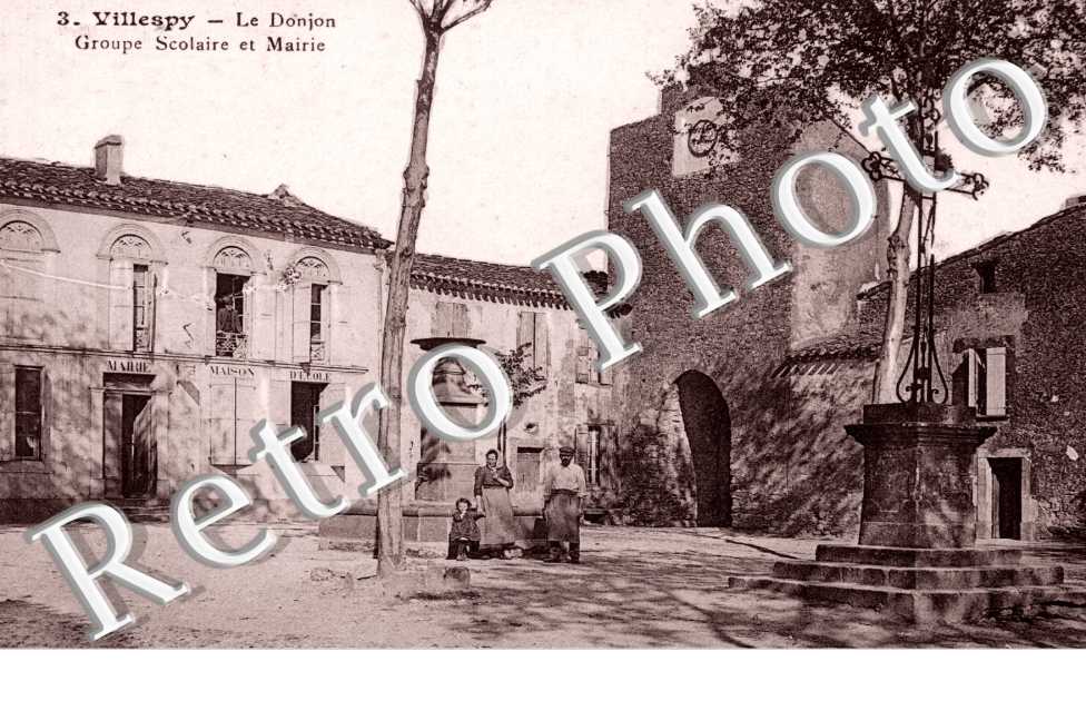 le donjon Groupe scolaire et mairie