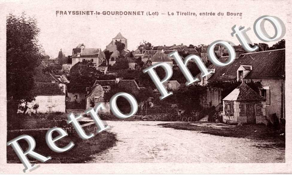 Le Tirelire entree du Bourg
