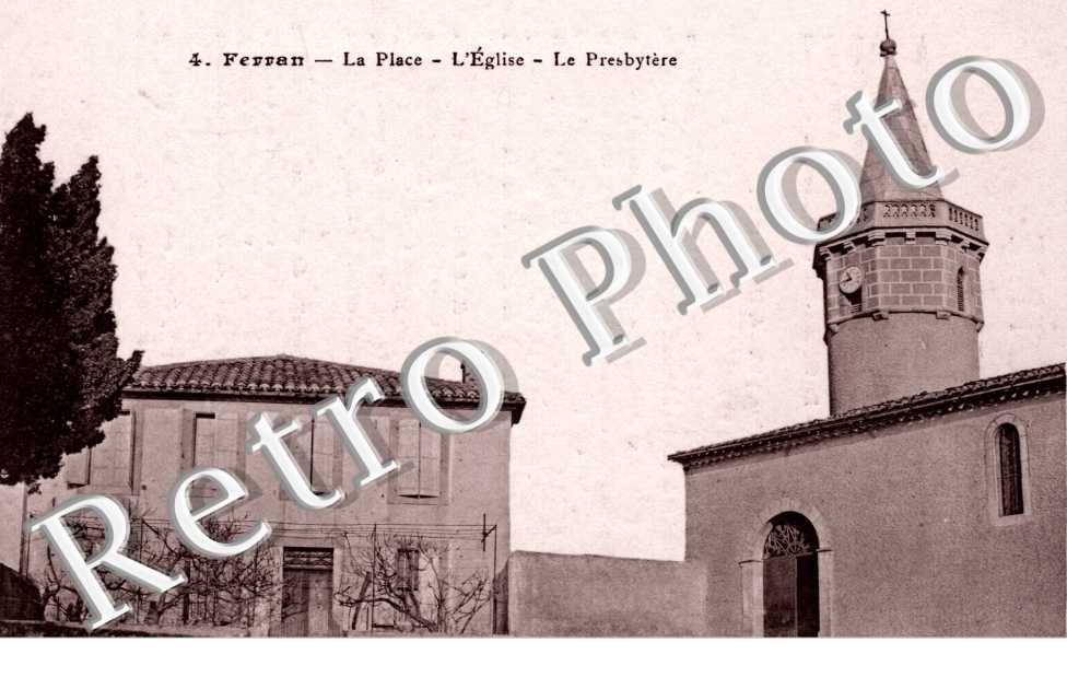 la place l'eglise le Presbytere