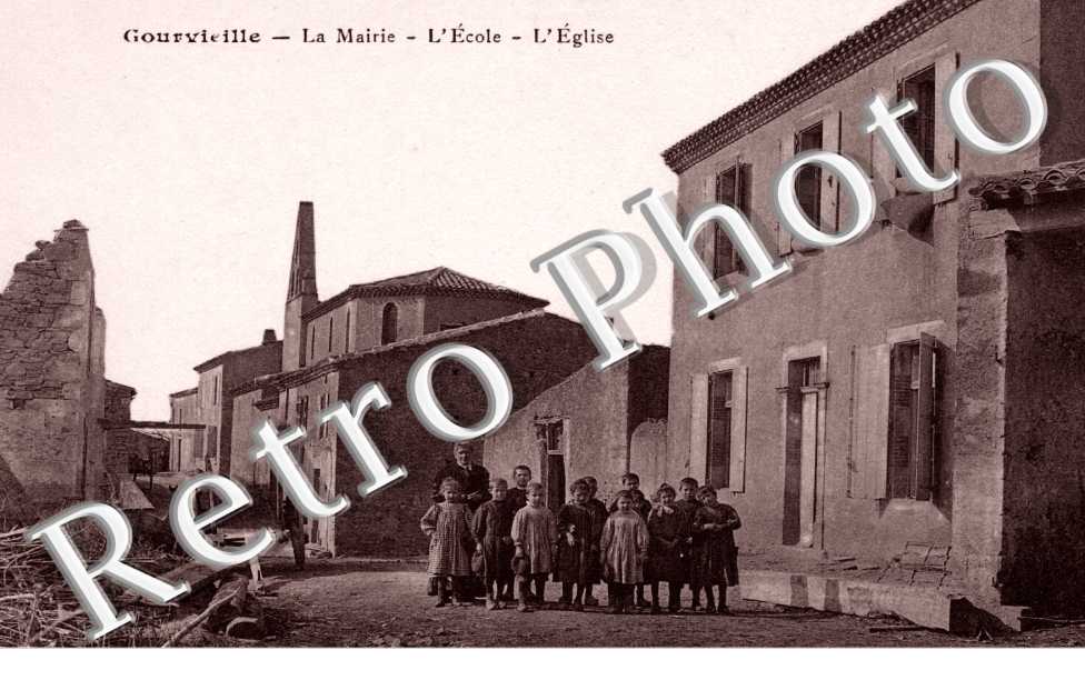la mairie l'ecole l'eglise