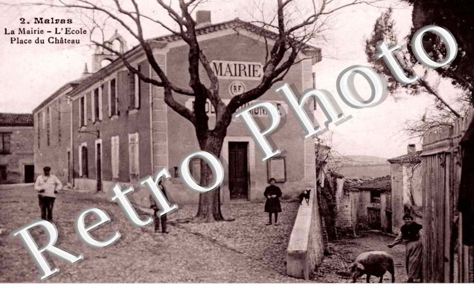 la mairie l'ecole Place du chateau