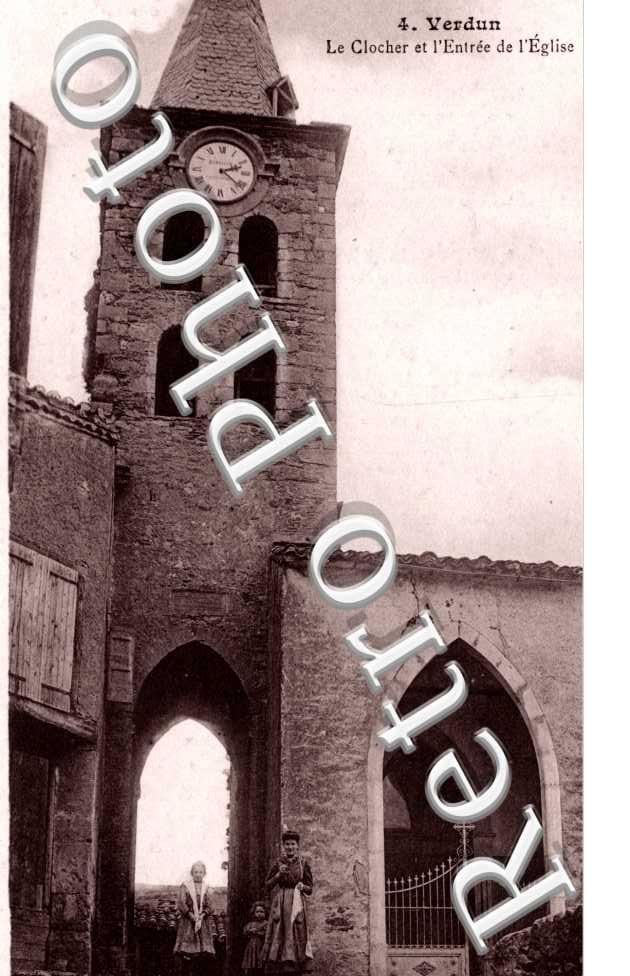 le clocher et l'entree de l'eglise