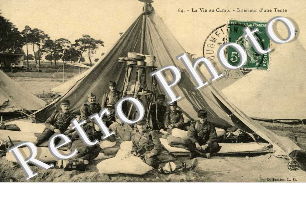 la vie au camp Interieur d'une tente