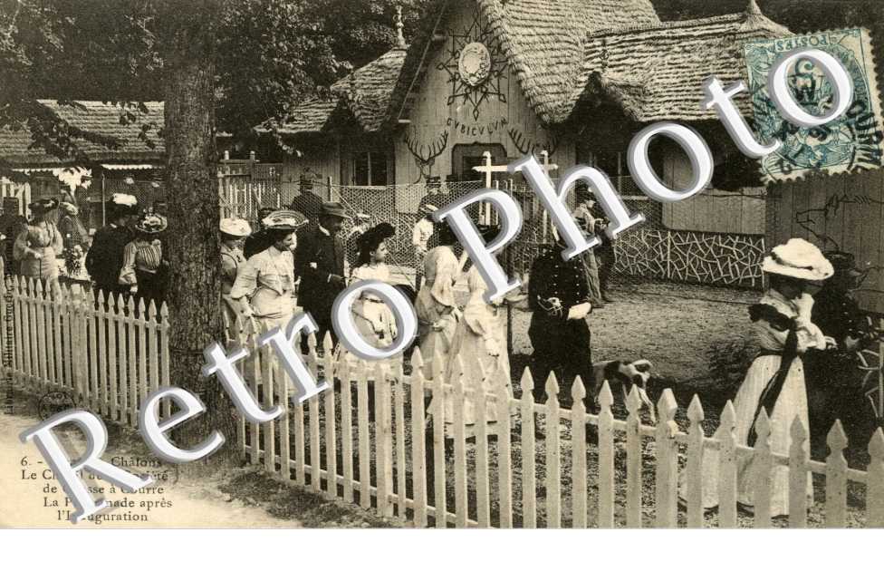camp de Chalons Le chenil de la societe de chasse a cour La promenade apres l'inauguration