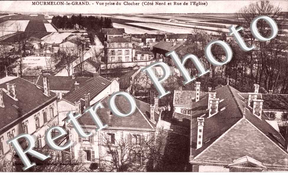 vue prise du clocher (cote nord et rue de l'eglise)
