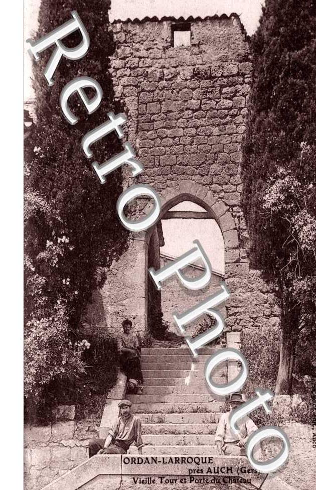 vieille tour et porte du chateau