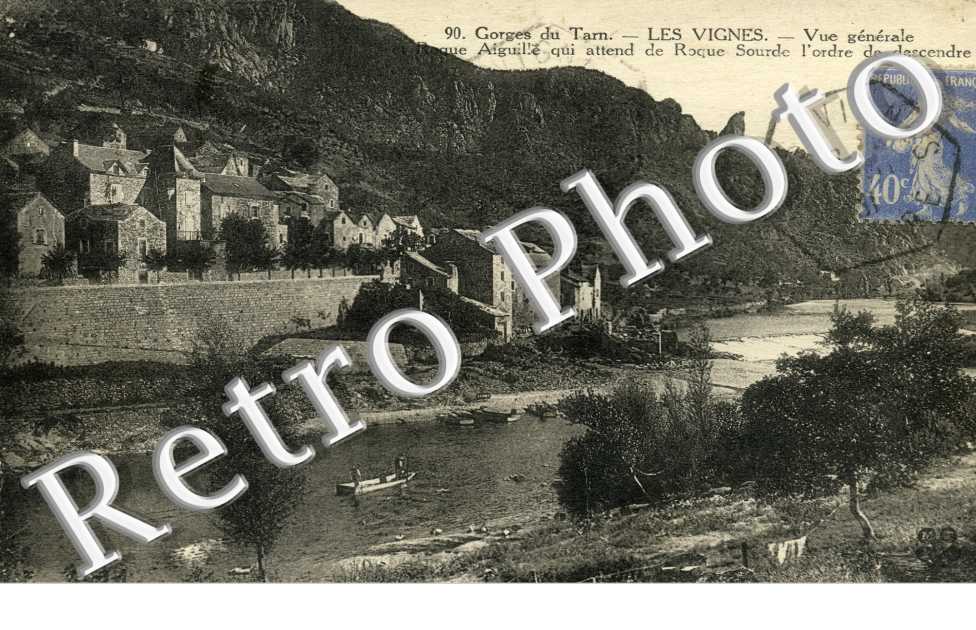Gorges du Tarn - vue generale et Roque Aiguille qui attend de Roque Sourde l'ordre de descendre