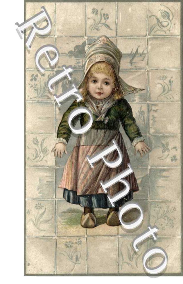 Fillette en costume