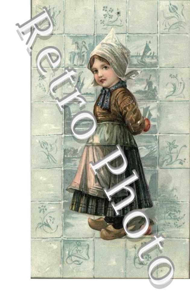 Fillette en costume