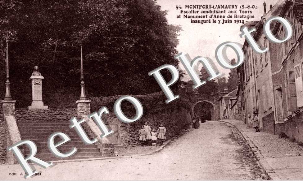 Escalier conduisant aux tours et monument d'Anne de Bretagne