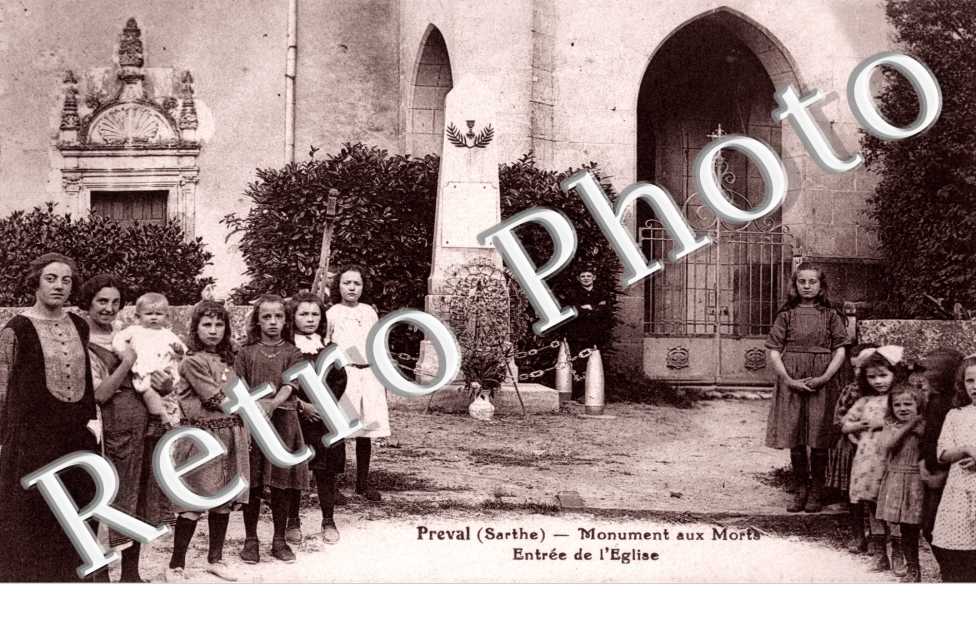 Monument aux morts Entree de l'eglise