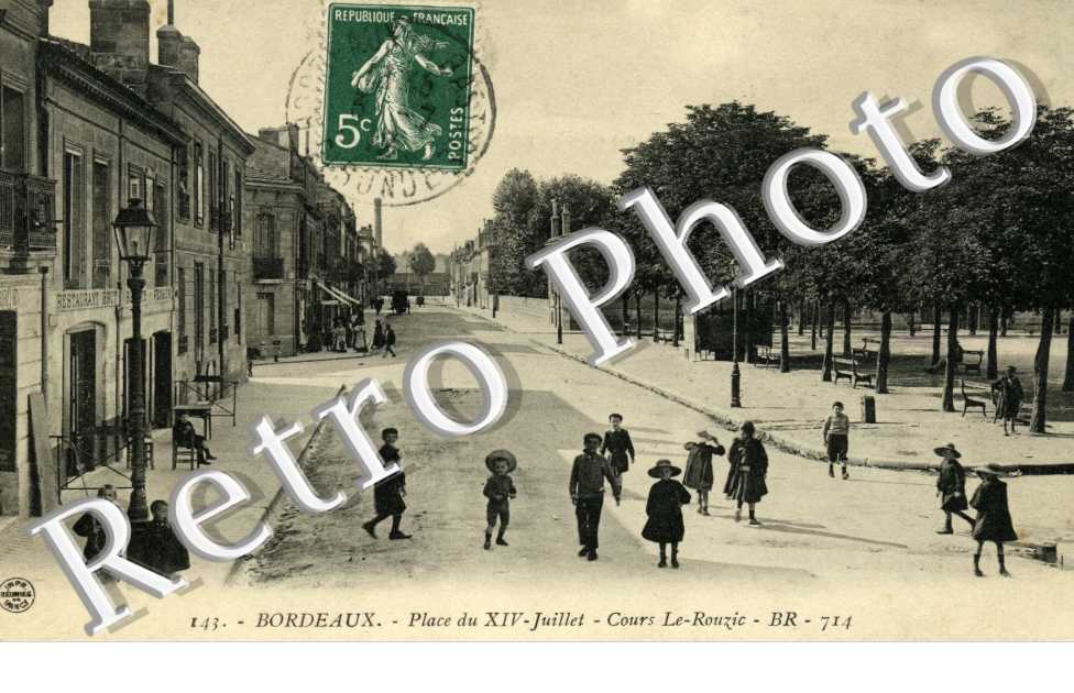 Place du 14 Juillet Cours Le Rouzic