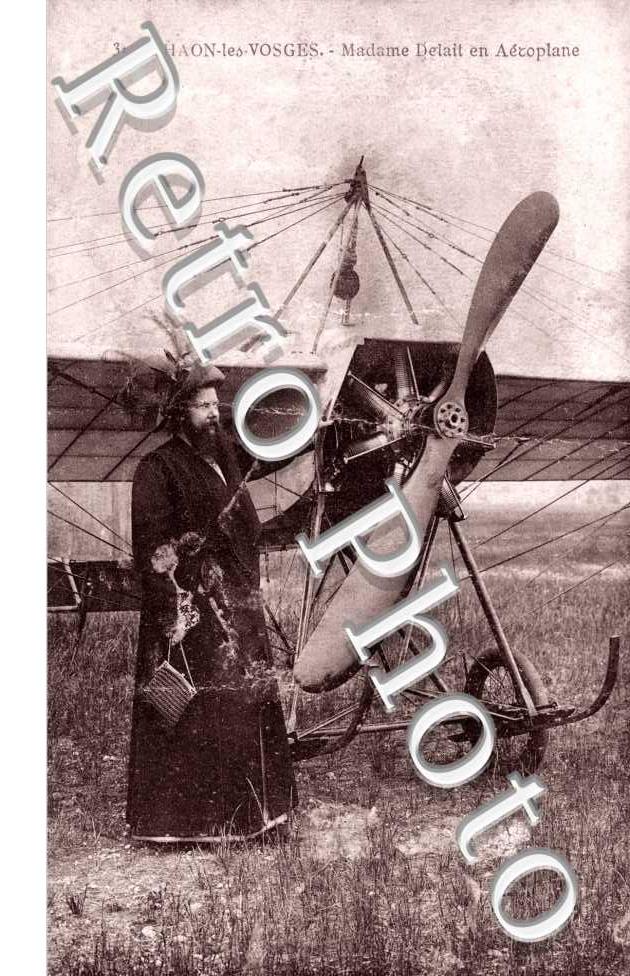 Madame Delait en aéroplane