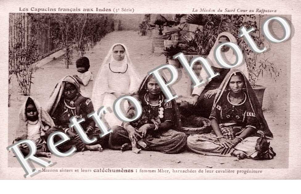 femmes Mher, arnachees de leur cavaliere progeniture