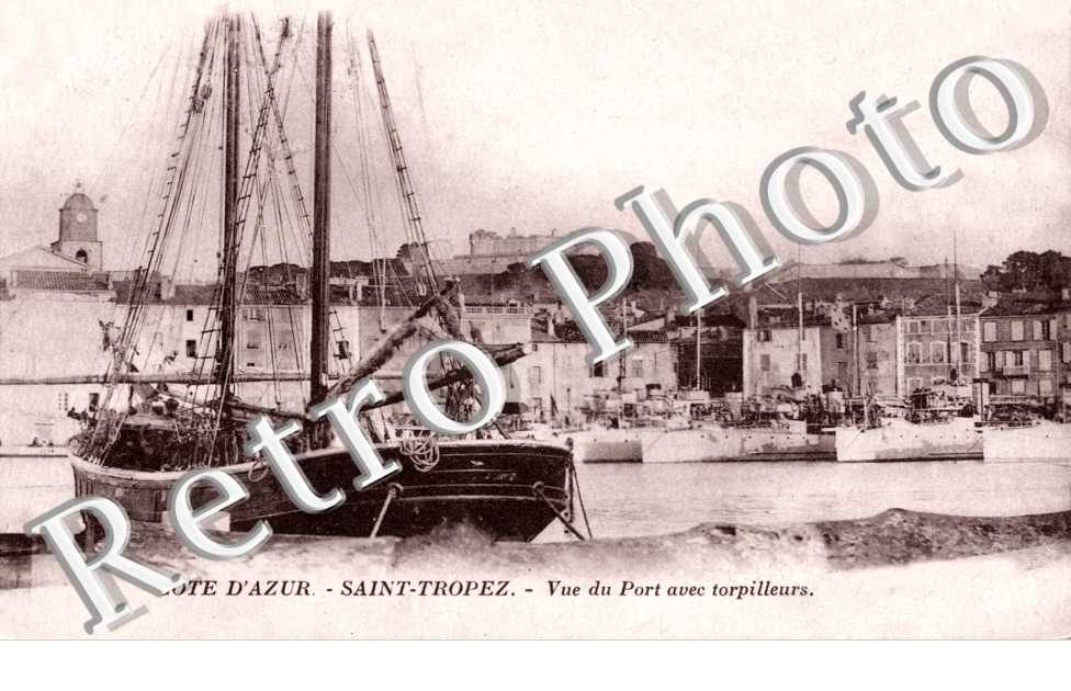vue du port avec torpilleurs