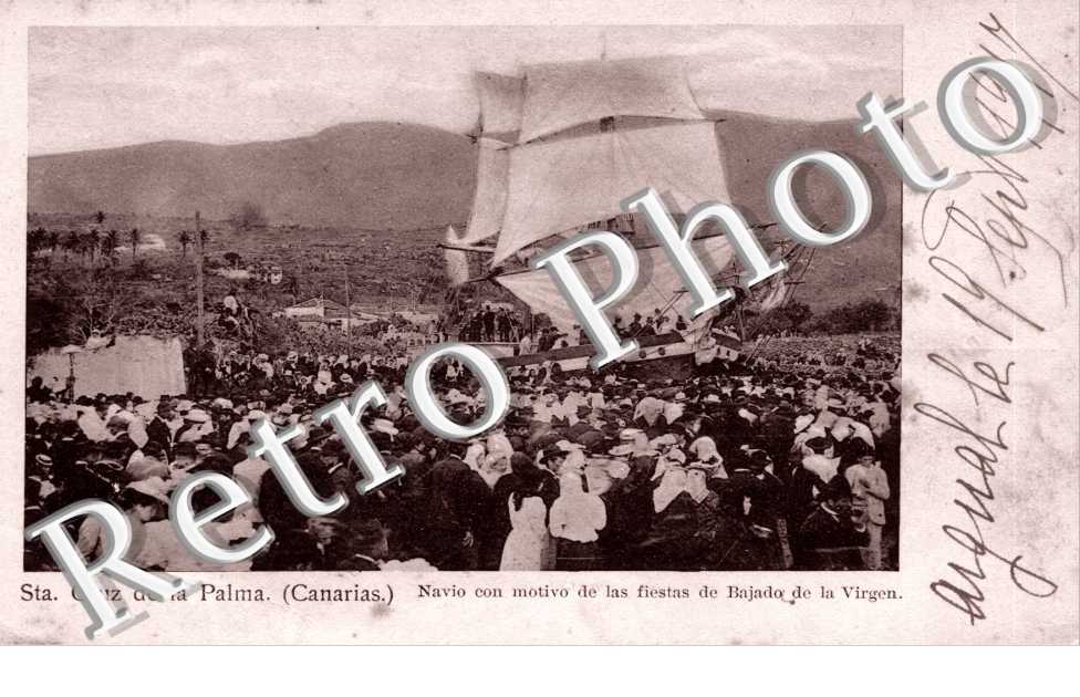 Navio con Motivode las fiestas