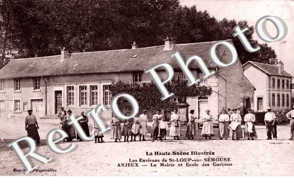 La Mairie et Ecole des Garcons