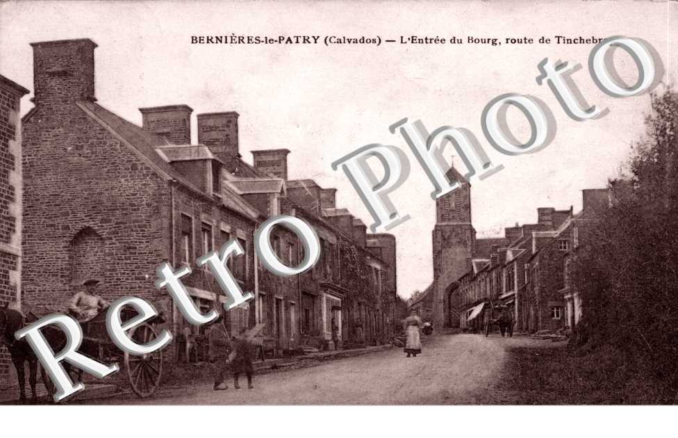 L'entree du Bourg, Route de Tinchebray