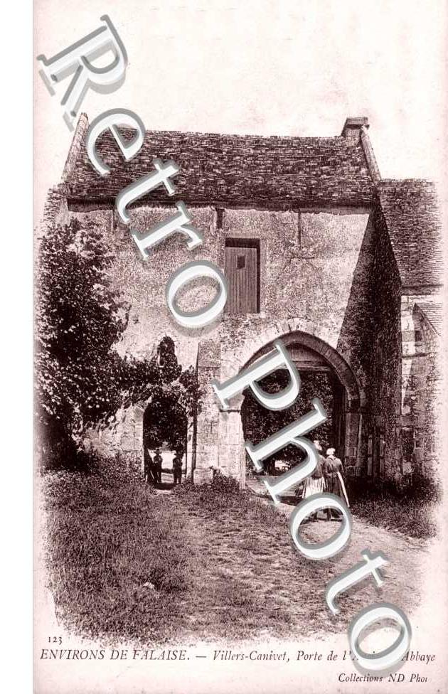 Porte de l'ancienne abbaye