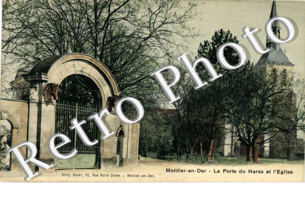 la Porte du haras et l'Eglise