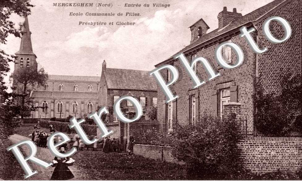 Entree du village Ecole communale des filles Presbytere et clocher