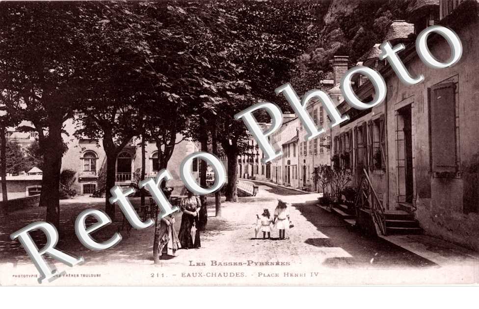 Eaux Chaudes - Place Henri IV