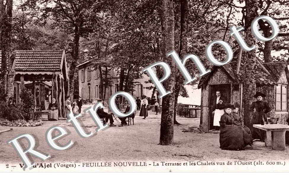 Feuillee-Nouvelle La terrasse et les chalets vus de l'ouest